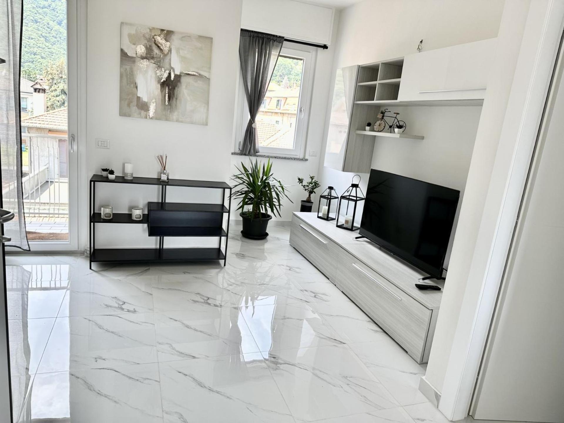 Casa La Rosa Lägenhet Lesa Exteriör bild